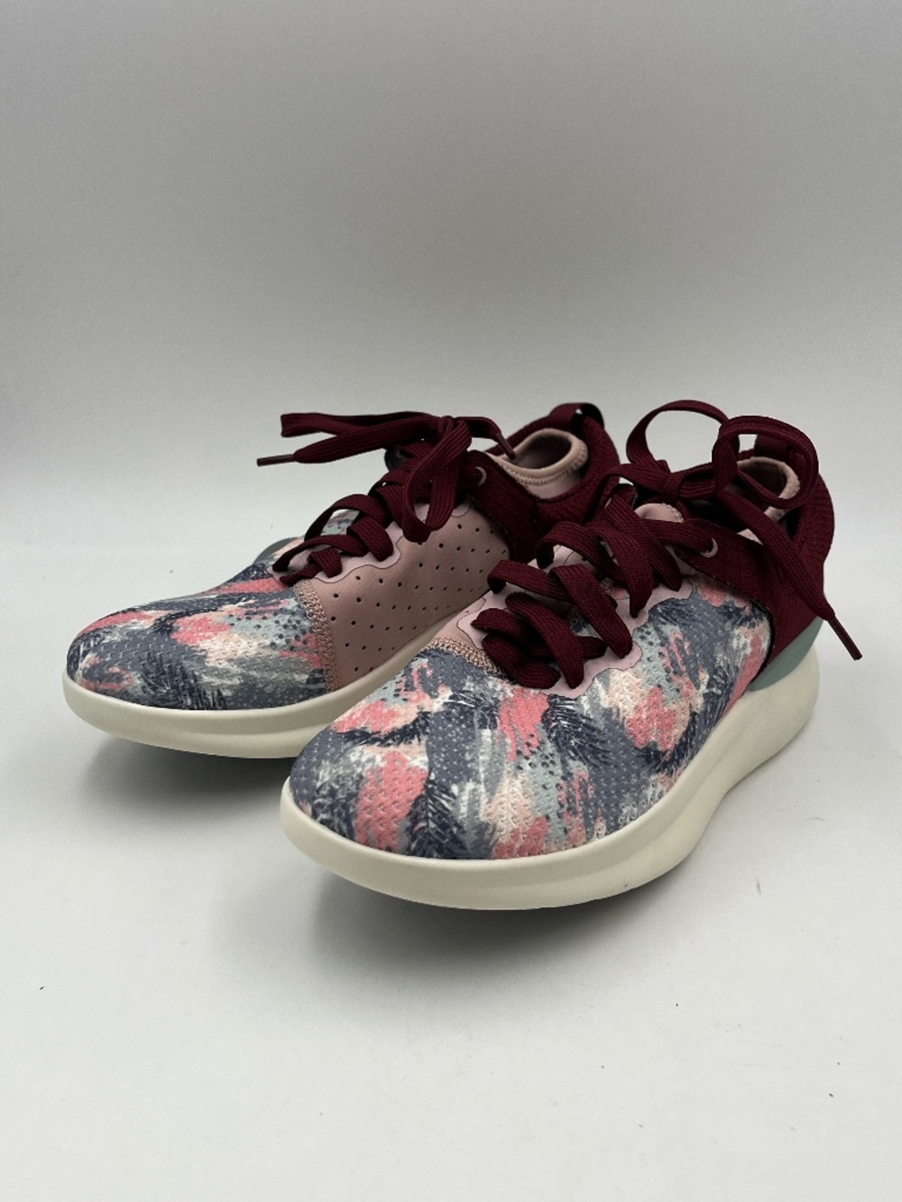 Moshn by Klogs Rhythm Sneakers, Pale Mauve Colorway, Women's Size 7